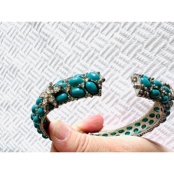 Vintage Turquoise Cabochon Starfish Rhinestone Hinged Bangle Bracelet 2.25” - Picture 8 of 10